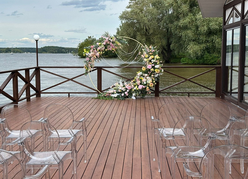 Веранда на пирсе